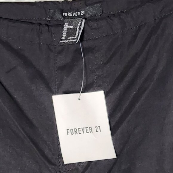 NWT – Forever 21 Parachute Pants - Size: Small - Picture 3 of 4